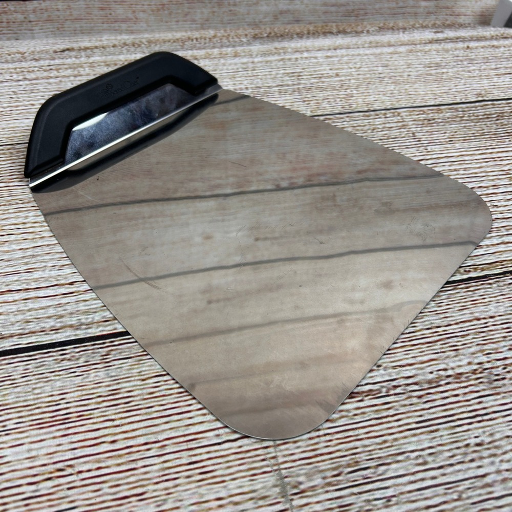Pampered Chef Stainless Steel Pizza Peel Paddle with Black Handle 100257